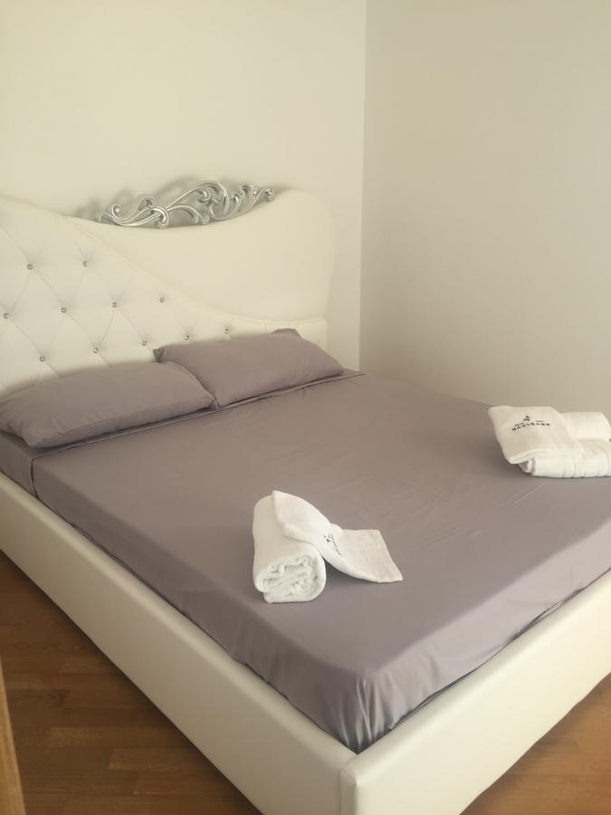 Maison Burlesque Bed & Breakfast *